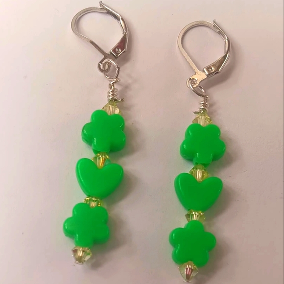 Green Flowers And Hearts W/ Swarovski  Crystals Dangle Handcrafted Earri… - Picture 1 of 3